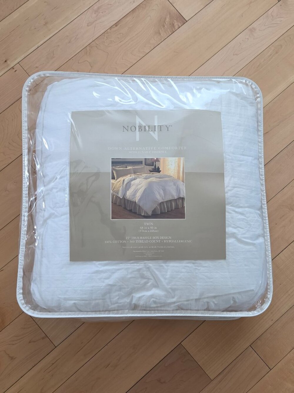 Nobility Down Alternative with Luxara Fiberfill Hypoallergenic Twin Comforter